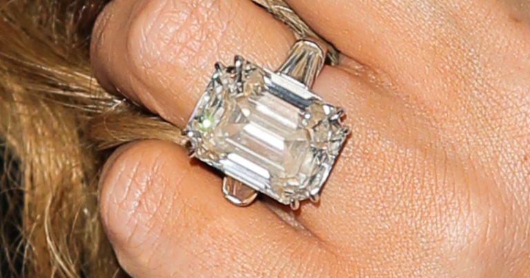 Mariah Carey Sold Her 35 Carat Diamond Engagement Ring For 2.1 Million ...